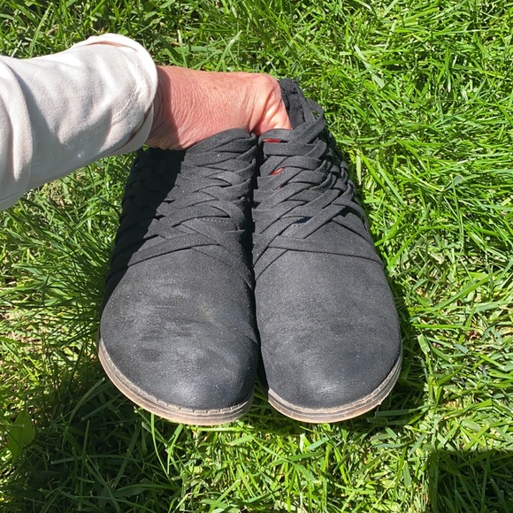 Fergalicious strappy booties! - Picture 4 of 8